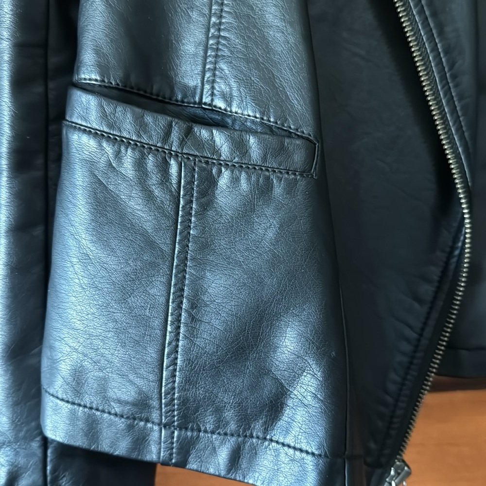 Gap Jacket Size Medium. - image 3